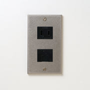 ステンレス（バイブレーション）プレート<br>+ NK 埋込モジュラジャック6極2心 ブラック <br>+ NK 埋込コンセント ブラック