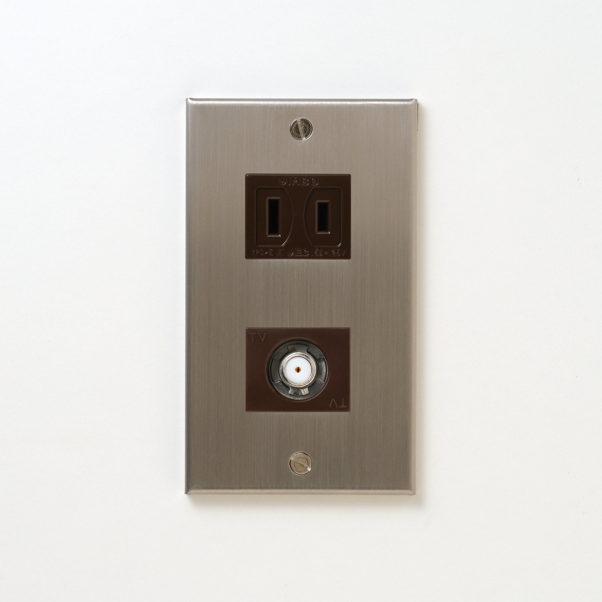 ステンレス（ヘアライン） プレート<br>+ NK 新4K8K衛星放送対応 埋込小型高シールドテレビ端子 チョコ <br>+ NK 埋込コンセント チョコ