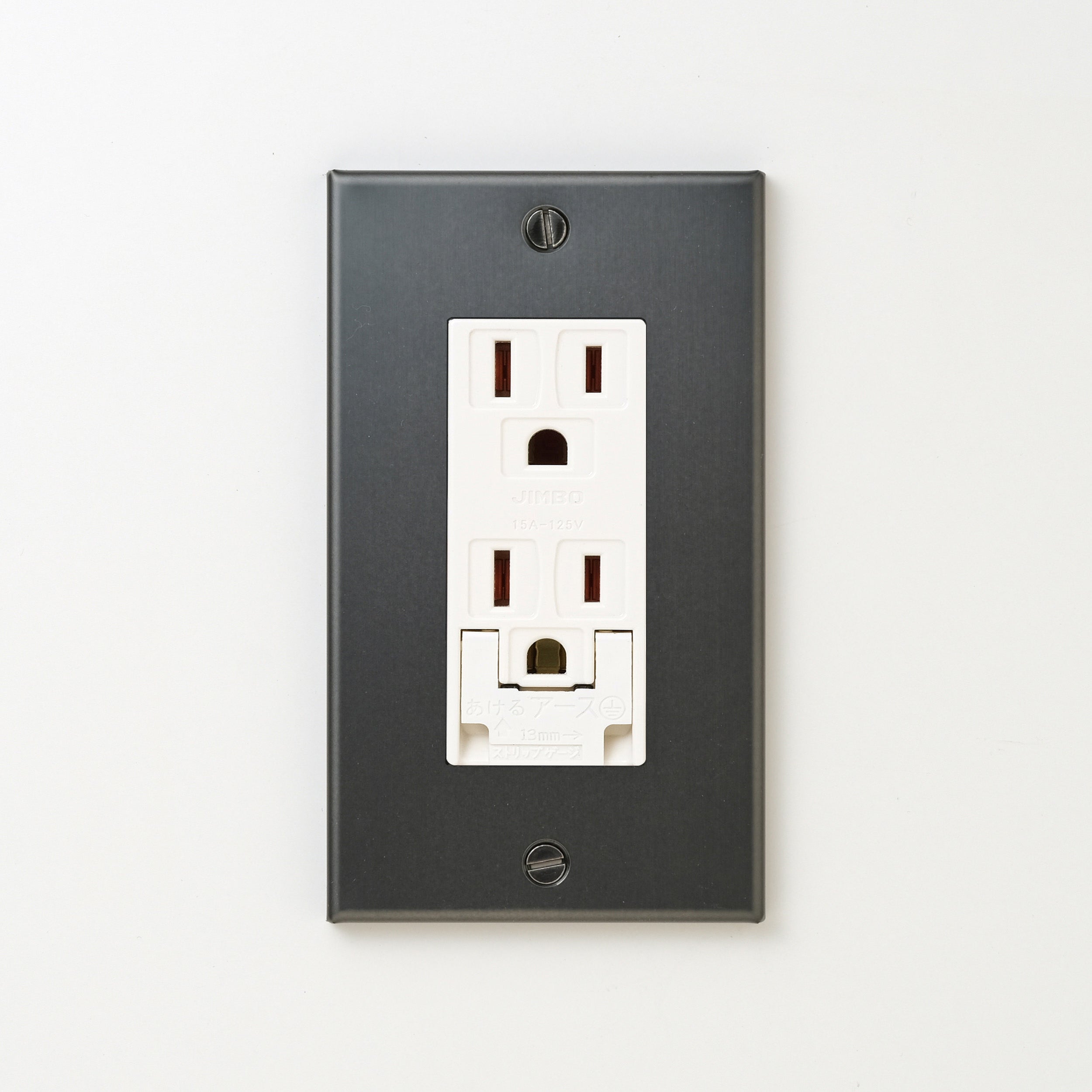 ステンレス（マットブラック）プレート <br>+ NK 埋込アースターミナル付接地ダブルコンセント　ホワイト