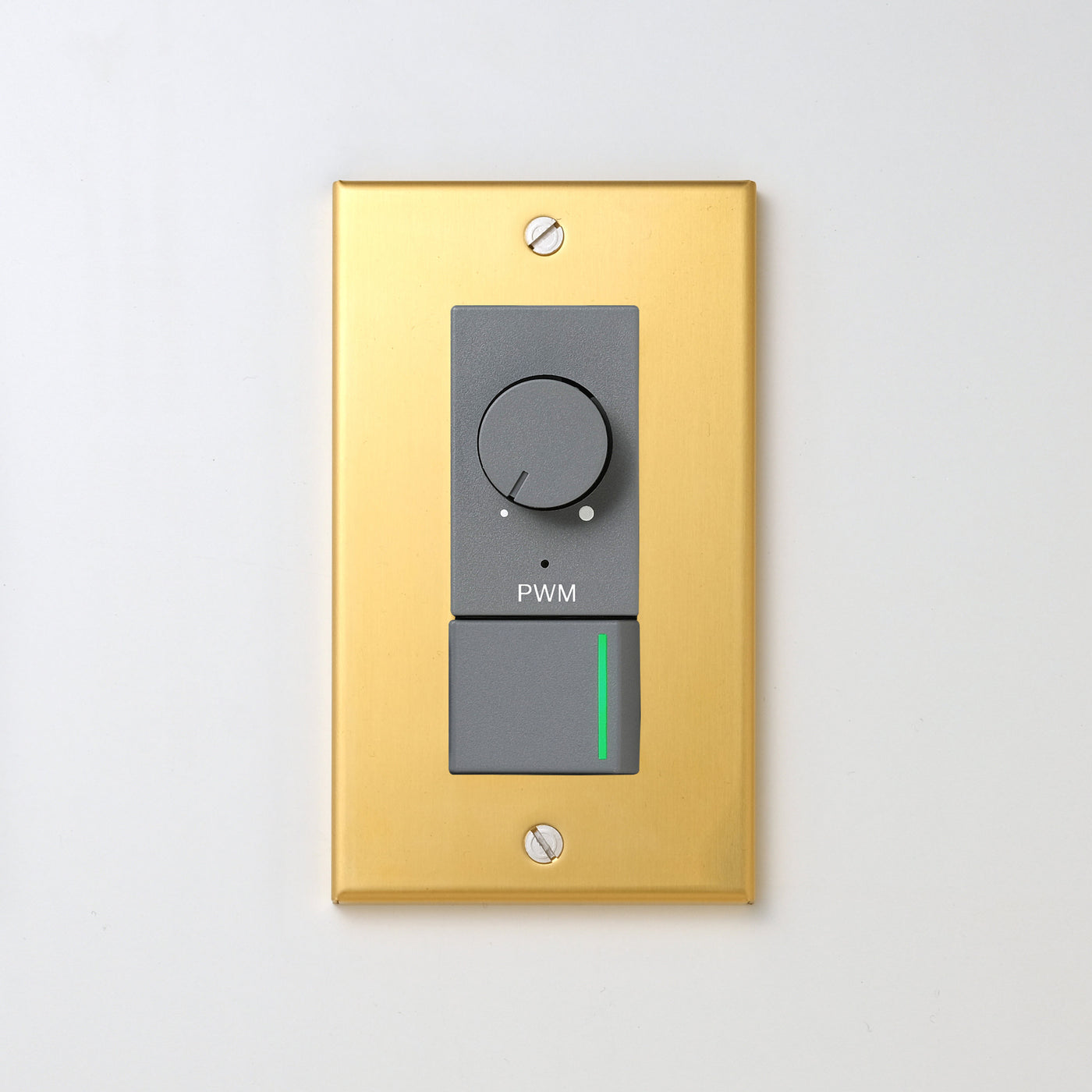 真鍮（素地） プレート <br>+ NK PWM制御方式(1ch)ライトコントロール＋片切、3路ガイドランプ（グリーン）スイッチ　 グレー
