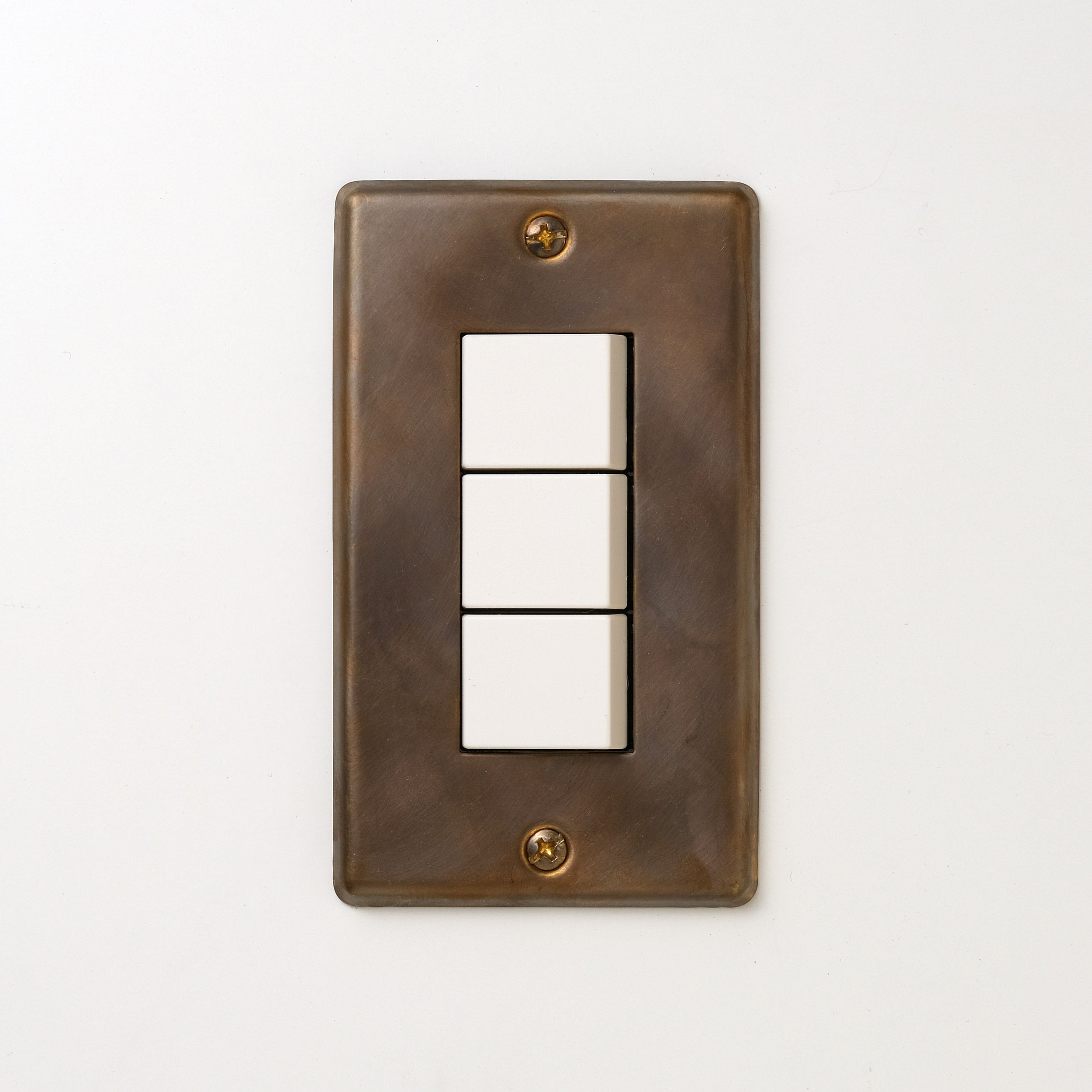 真鍮 エイジング プレート  <br>+ NK スイッチトリプル  ホワイト