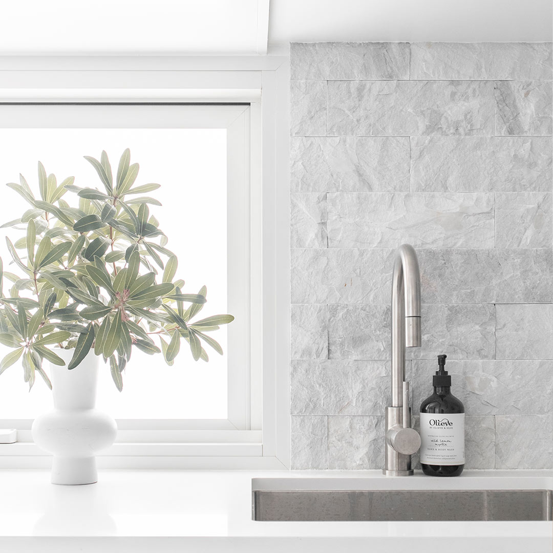 エリシアン・台付1穴 キッチン用混合水栓　ハンドシャワータイプ ステンレススチール