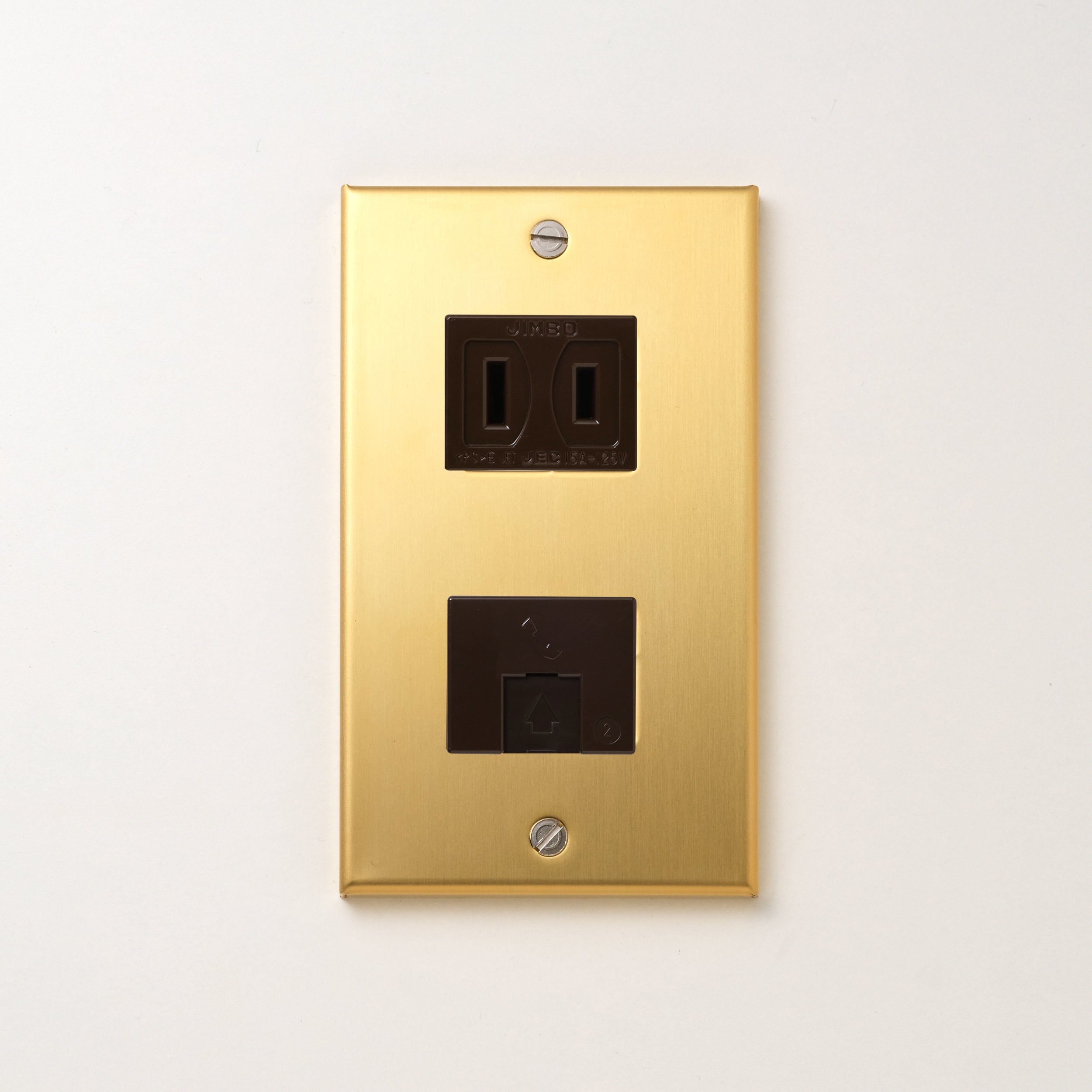 真鍮（素地） プレート<br>+ NK 埋込モジュラジャック6極2心 チョコ <br>+ NK 埋込コンセント チョコ