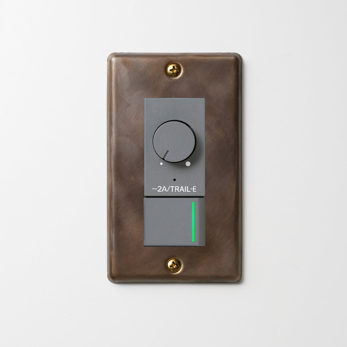 真鍮（燻し） プレート <br>+ NK 逆位相制御方式ライトコントロール＋片切、3路ガイドランプ（グリーン）スイッチ　 グレー