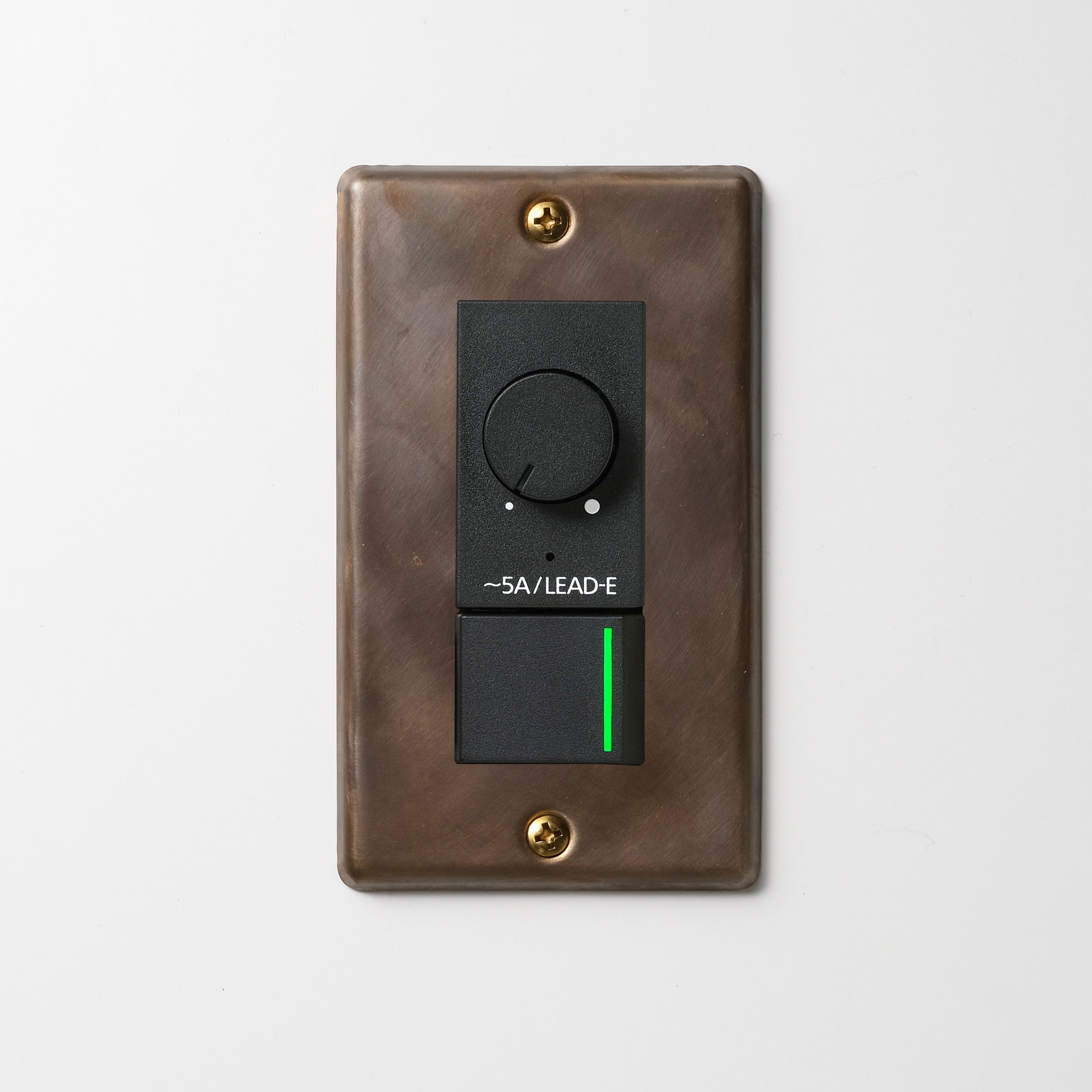 真鍮（燻し） プレート <br>+ NK 正位相制御方式ライトコントロール＋片切、3路ガイドランプ（グリーン）スイッチ　 ブラック