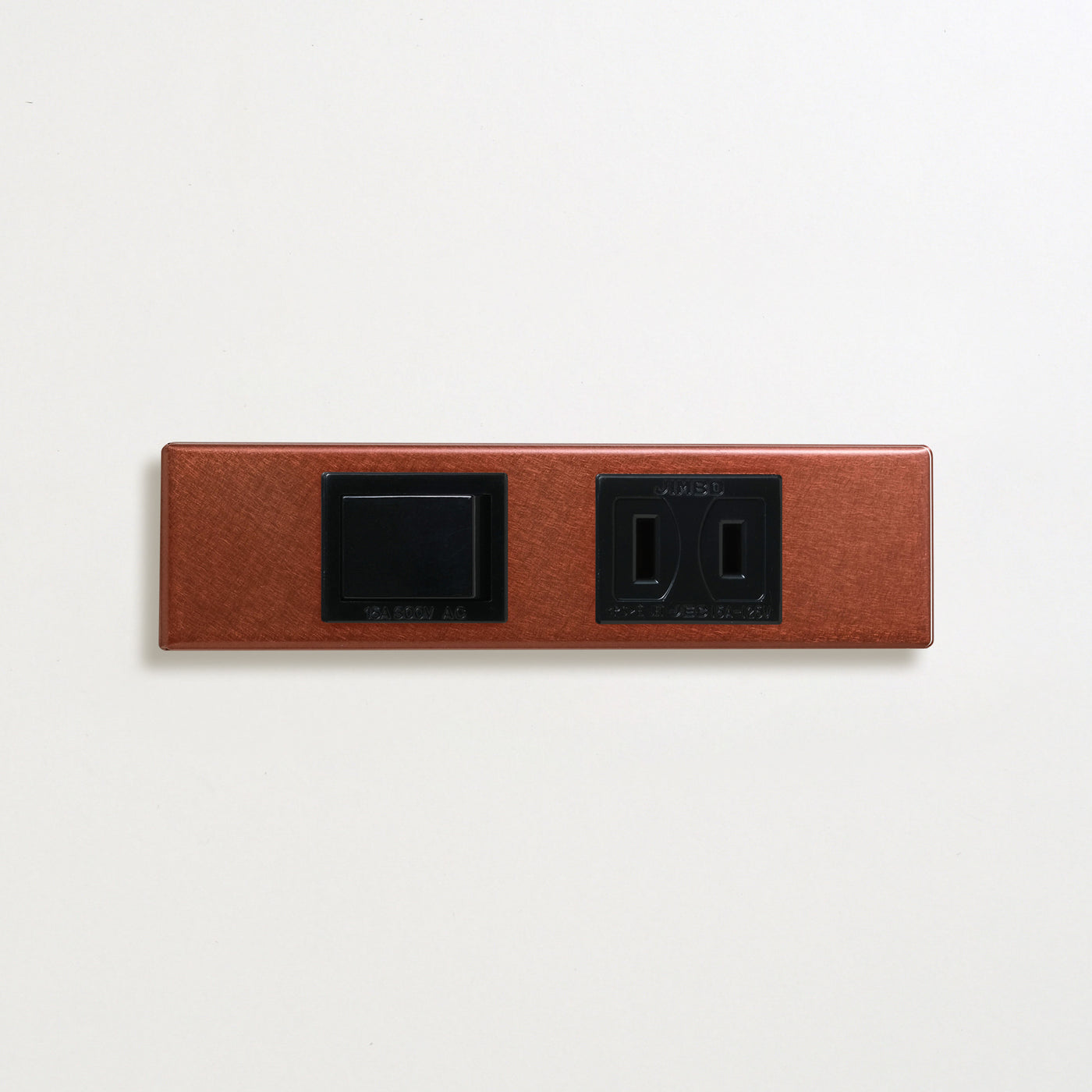 銅色（磨き） 家具用プレート<br>+ パナソニック 埋込スイッチ シングル ブラック <br>+ NK 埋込コンセント ブラック