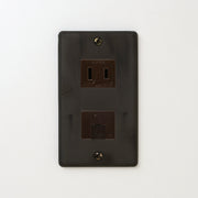 ステンレス（黒染）プレート<br>+ NK 埋込モジュラジャック6極2心 チョコ <br>+ NK 埋込コンセント チョコ