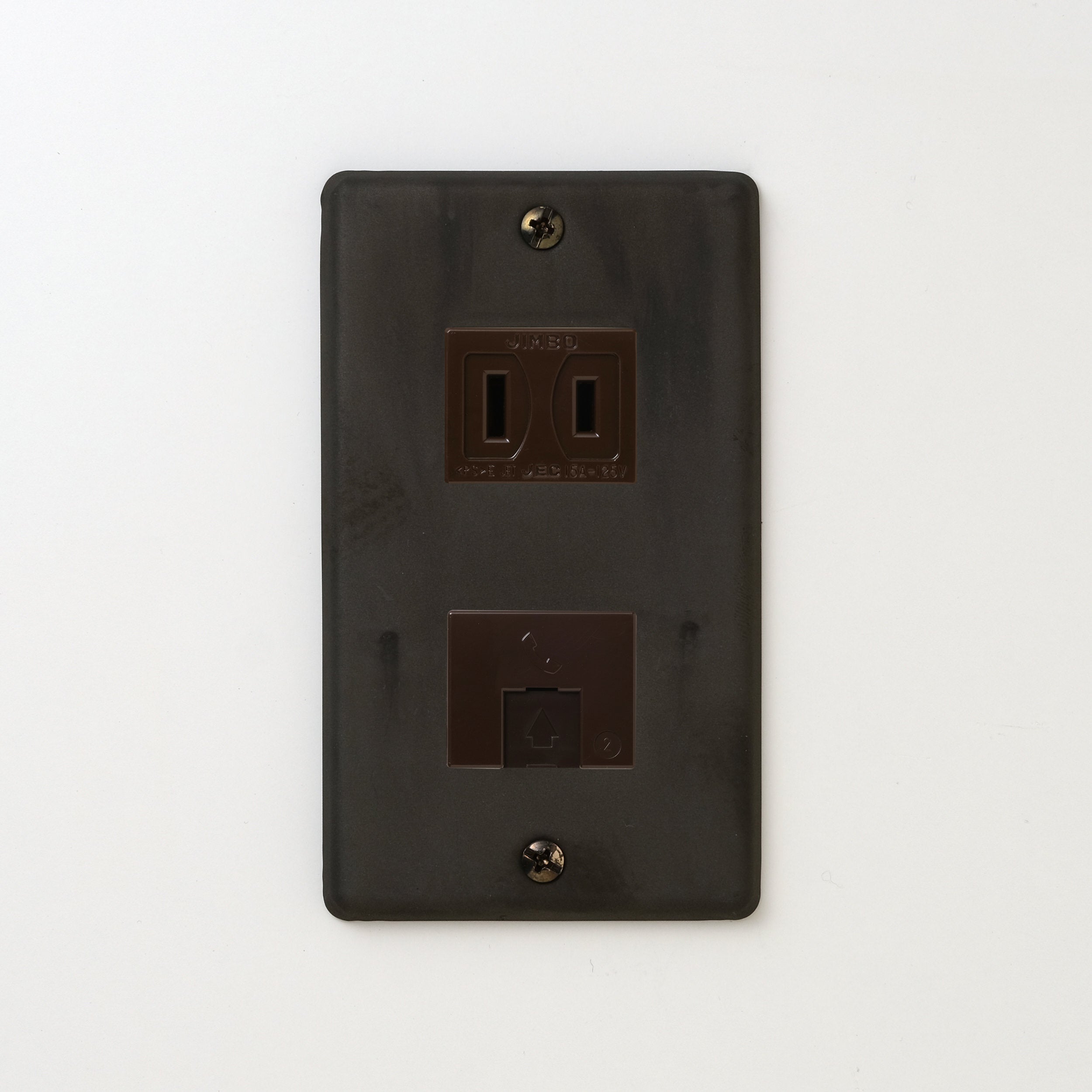 ステンレス（黒染）プレート<br>+ NK 埋込モジュラジャック6極2心 チョコ <br>+ NK 埋込コンセント チョコ