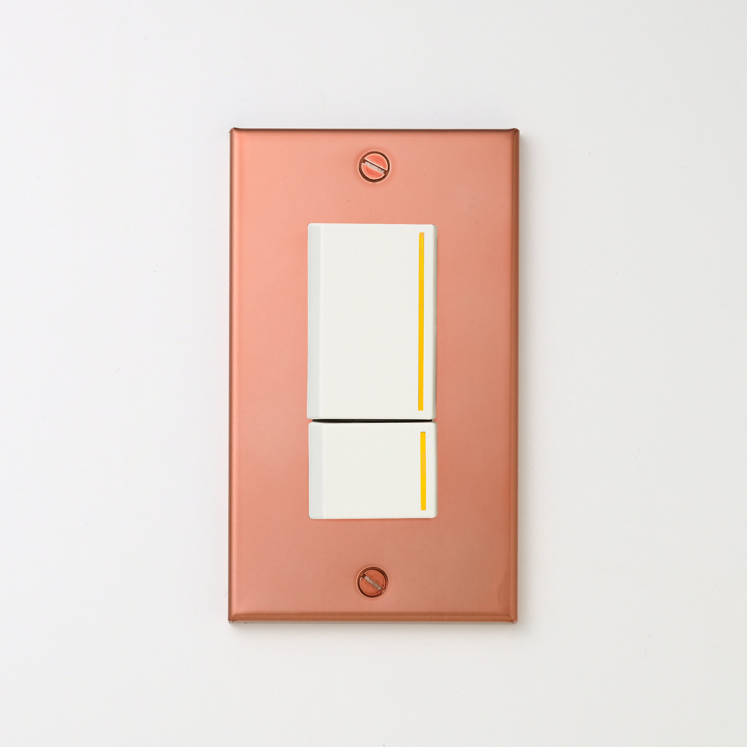 銅色（マット） プレート <br>+ NK 片切、3路チェックランプ（オレンジ）スイッチダブル（上段大）  ホワイト