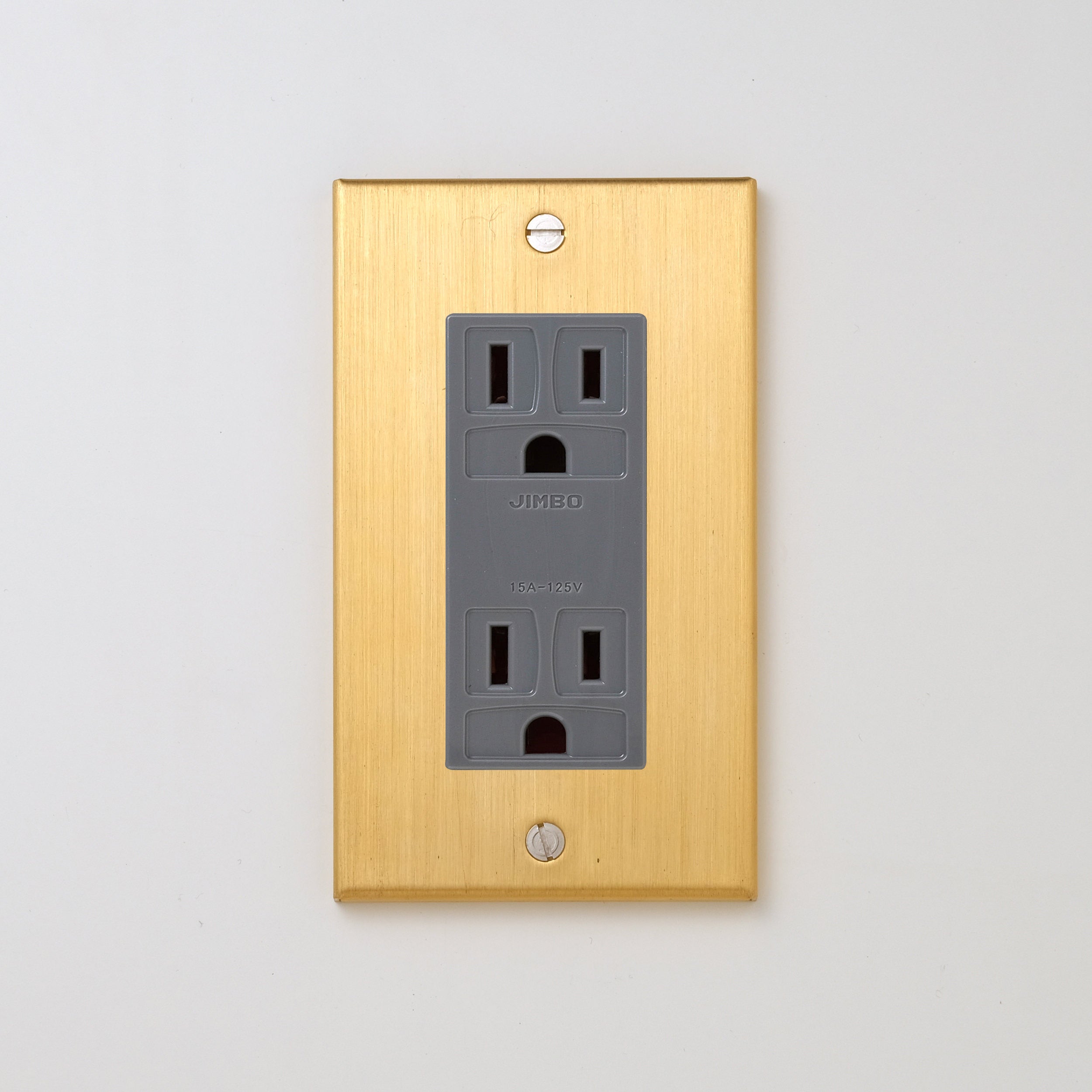 真鍮（ヘアライン） プレート <br>+ NK 埋込接地（アース）ダブルコンセント　グレー