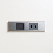 ステンレス（素地） 家具用プレート<br>+ パナソニック 埋込スイッチ シングル グレー <br>+ NK 埋込コンセント グレー