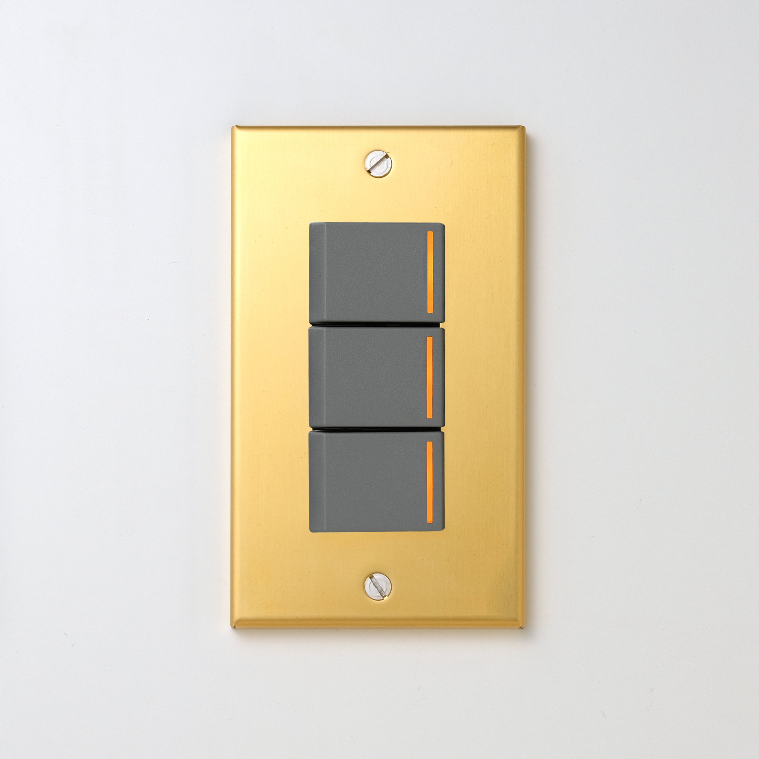 真鍮（素地） プレート <br>+ NK 片切、3路チェックランプ（オレンジ）スイッチトリプル  グレー