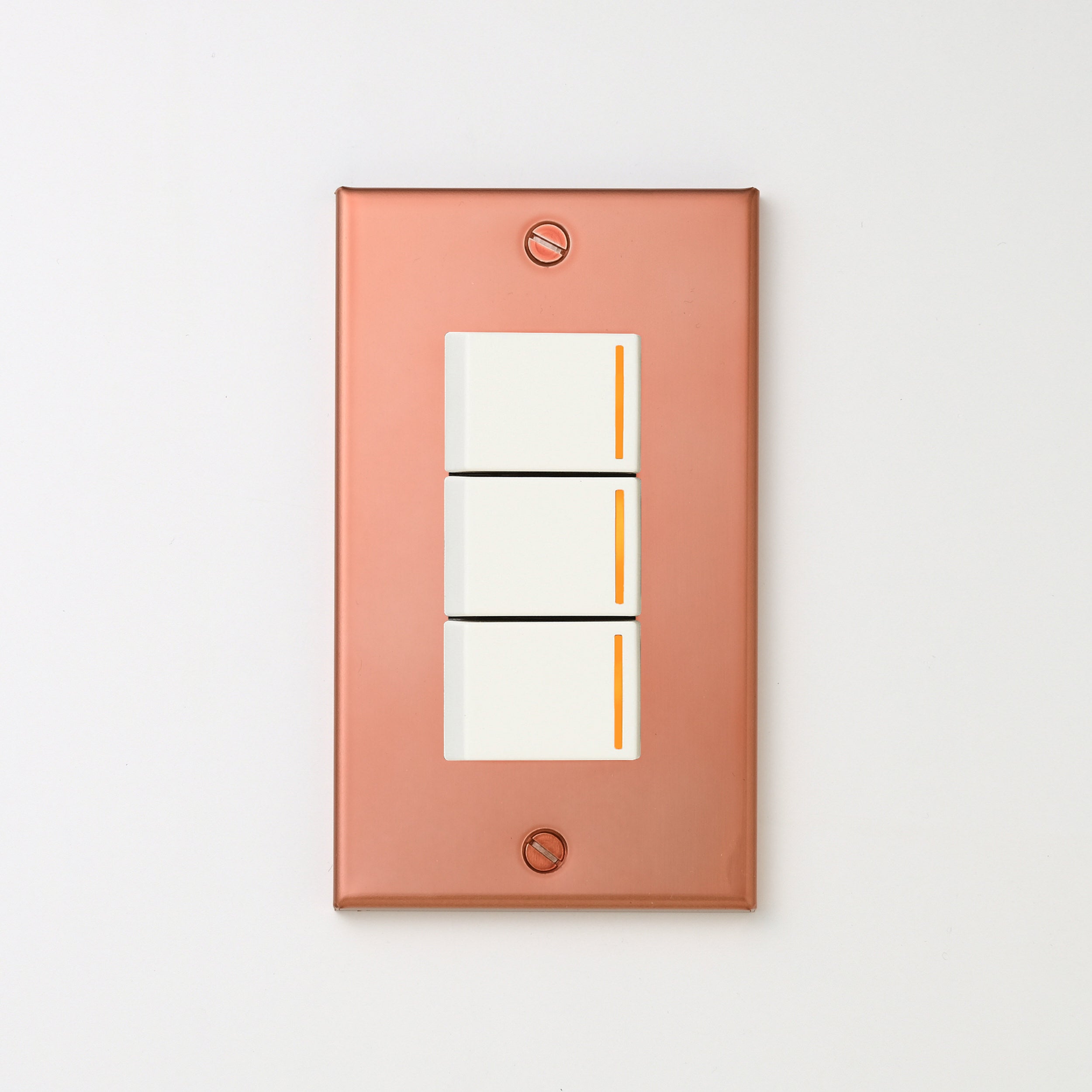 銅色（マット） プレート <br>+ NK 片切、3路チェックランプ（オレンジ）スイッチトリプル  ホワイト