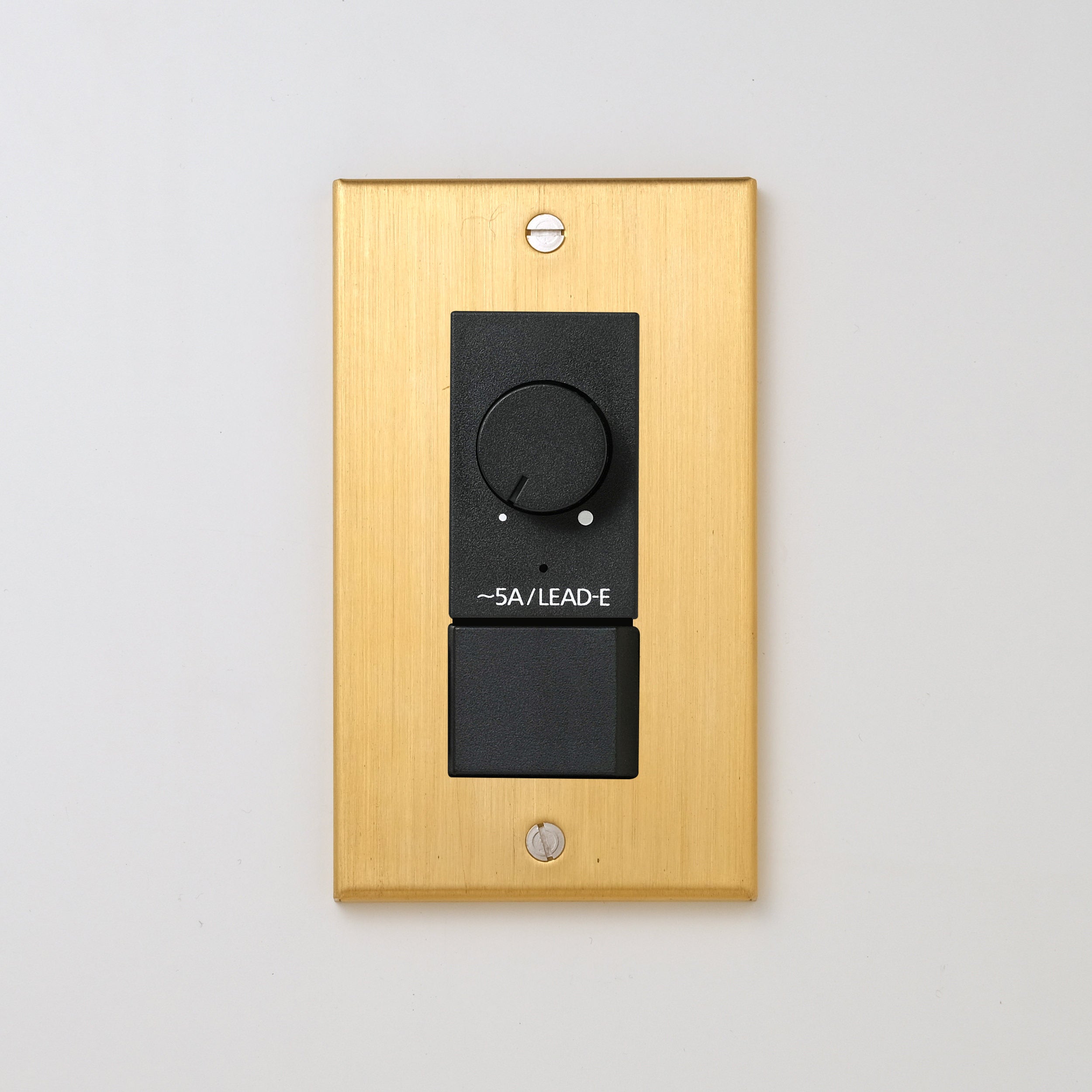 真鍮（ヘアライン） プレート <br>+ NK 正位相制御方式ライトコントロール＋片切、3路スイッチ　 ブラック