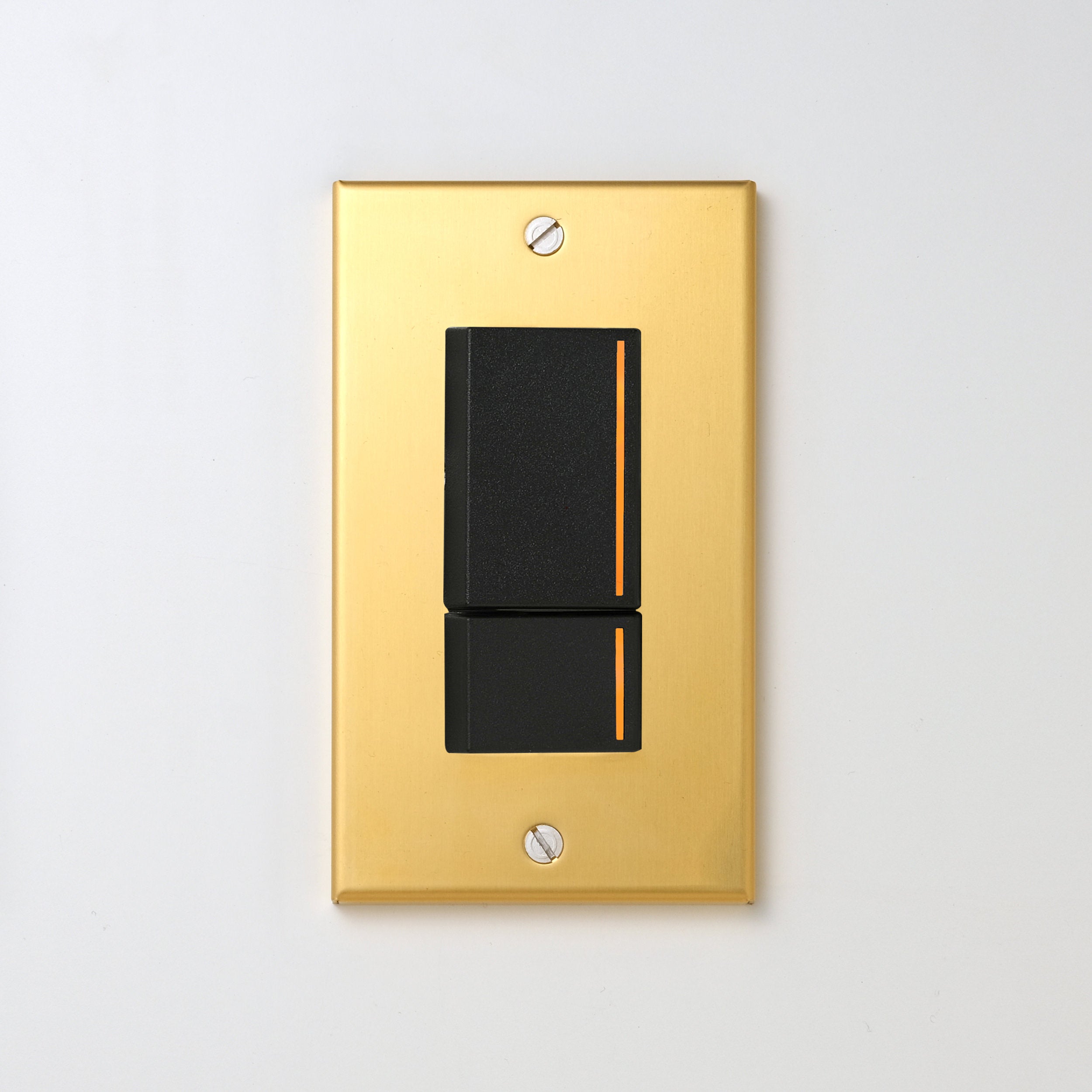 真鍮（素地） プレート <br>+ NK 片切、3路チェックランプ（オレンジ）スイッチダブル（上段大）  ブラック