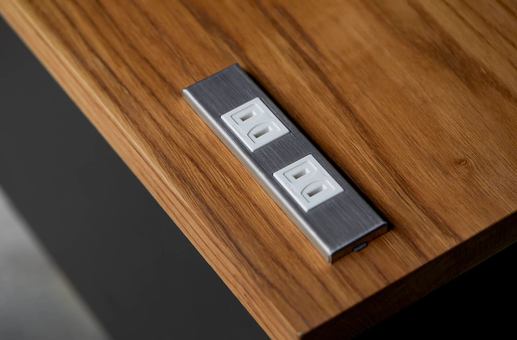 コンセンティック ステンレスヘアライン 家具用プレート２口用  