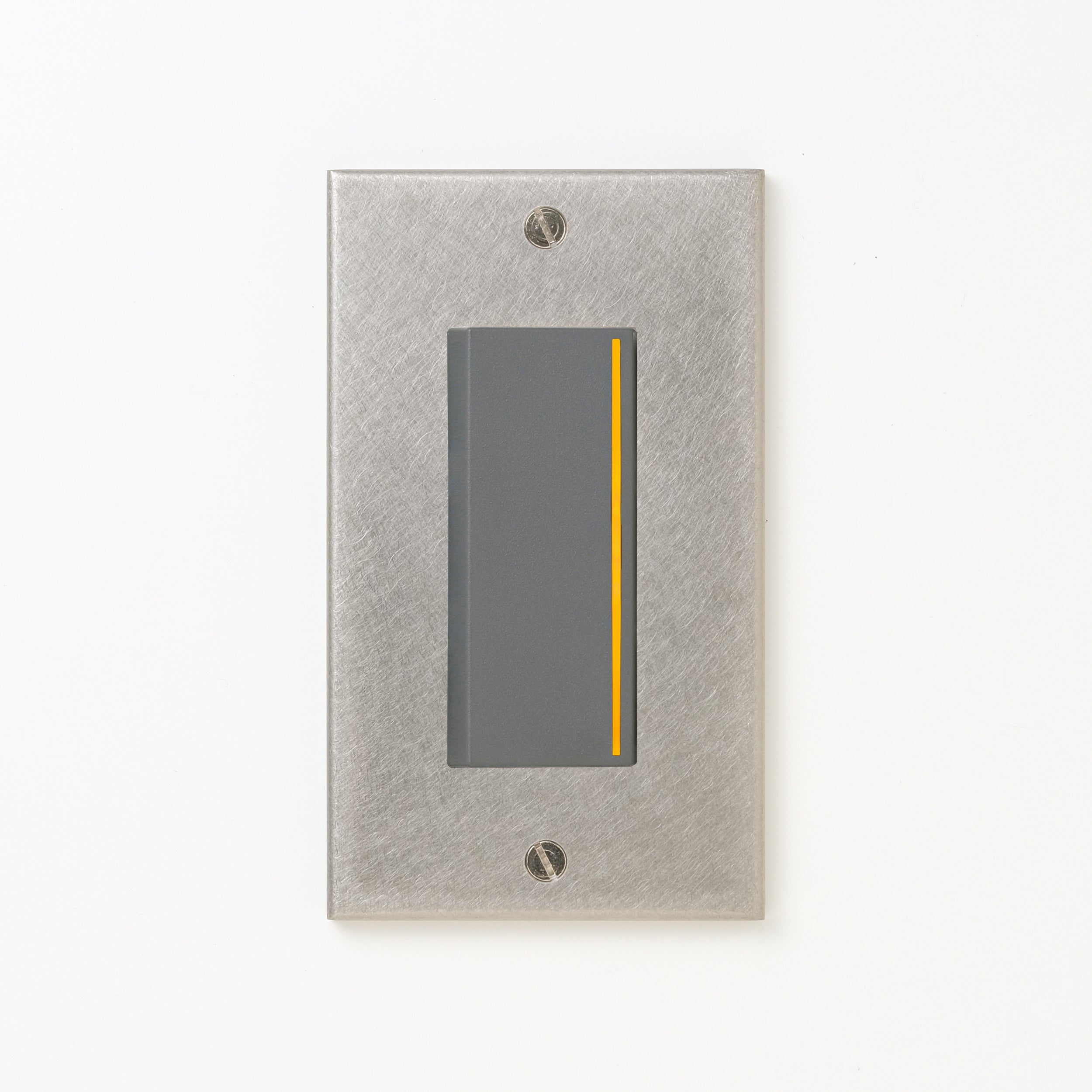 ステンレス（バイブレーション）プレート <br>+ NK 片切、3路チェックランプ（オレンジ）付スイッチシングル  グレー