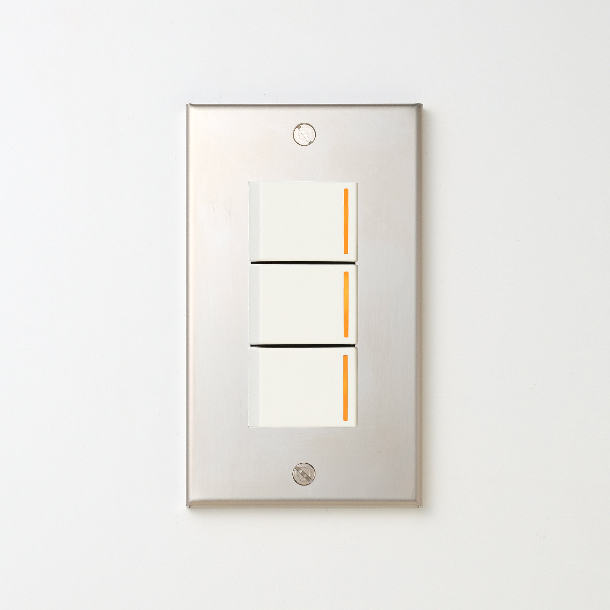 ステンレス素地 プレート <br>+ NK 片切、3路チェックランプ（オレンジ）スイッチトリプル  ホワイト