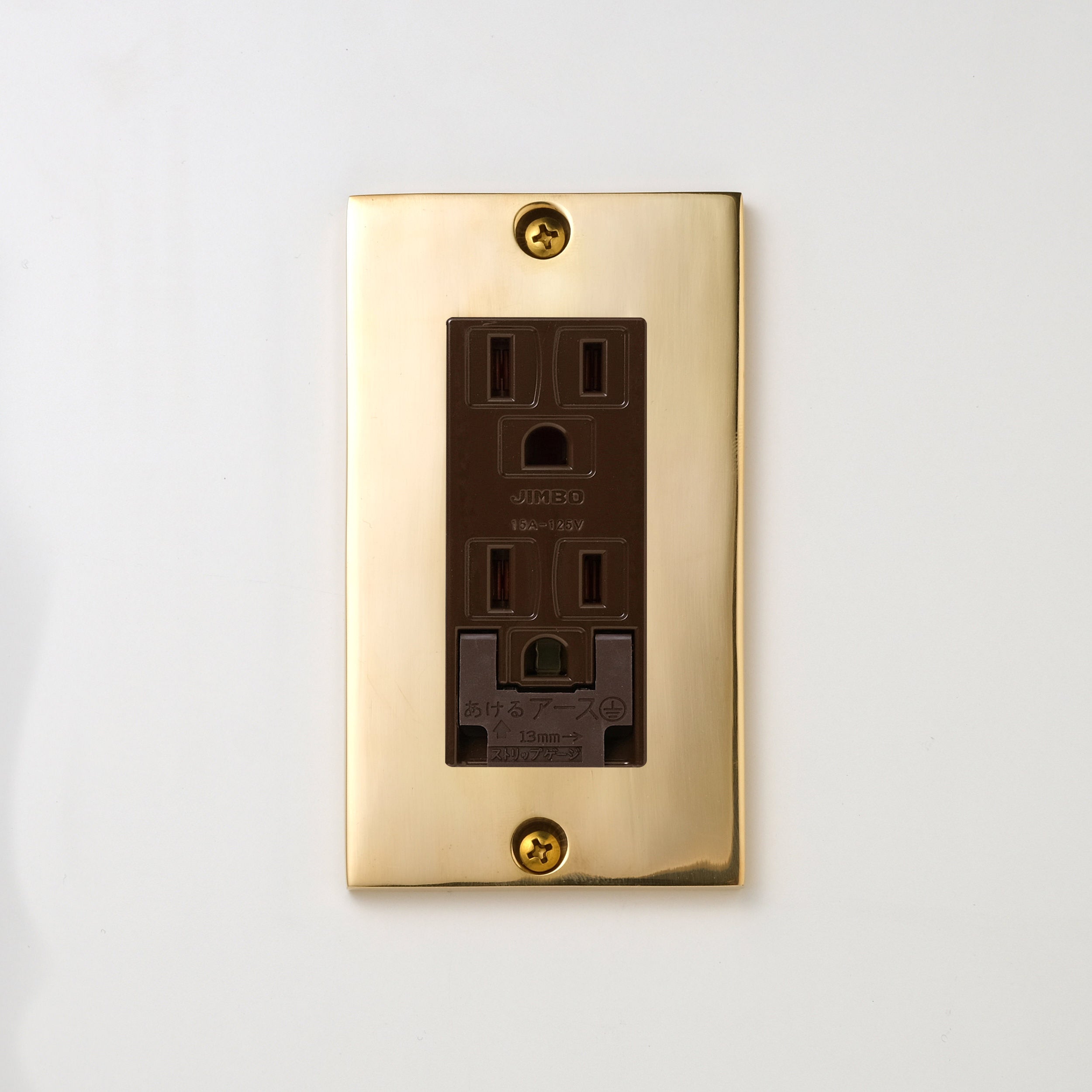 真鍮砂型鋳造（磨き）プレート <br>+ NK 埋込アースターミナル付接地ダブルコンセント　チョコ