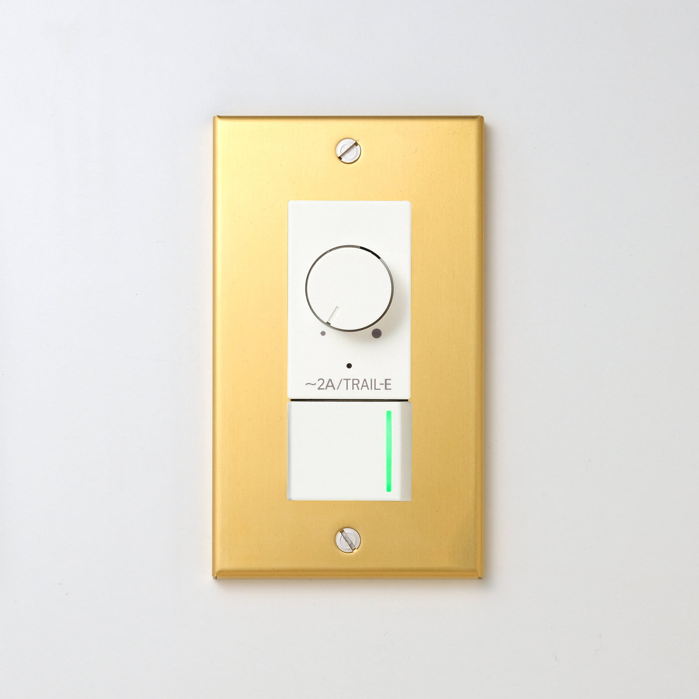 真鍮（素地） プレート <br>+ NK 逆位相制御方式ライトコントロール＋片切、3路ガイドランプ（グリーン）スイッチ　 ホワイト