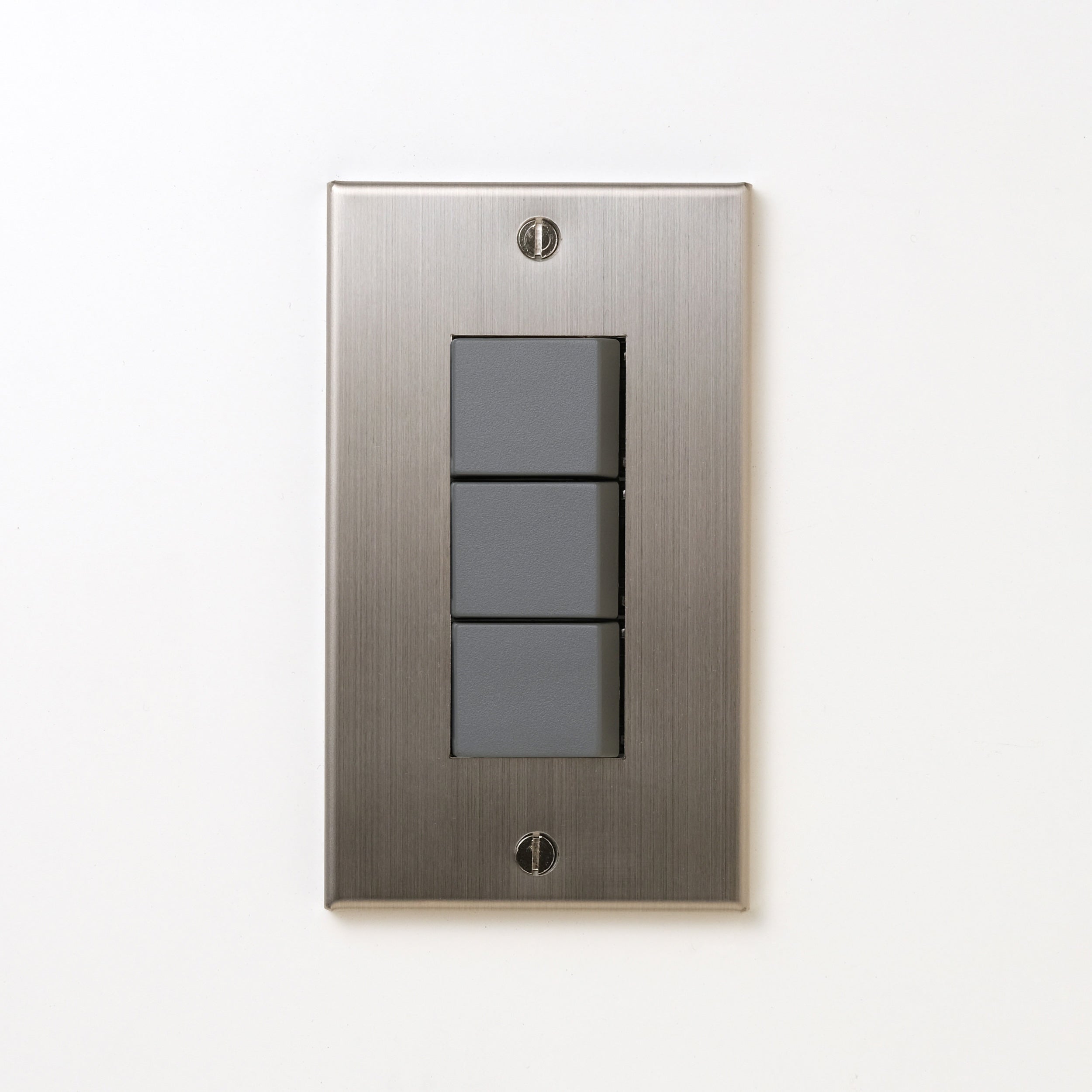 ステンレス（ヘアライン） プレート <br>+ NK スイッチトリプル グレー