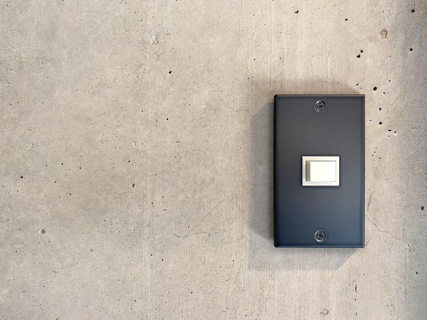 コンセンティック マットブラック プレート１連１口用 