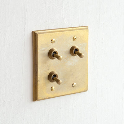 フタガミ スイッチ 真鍮 ２連２＋１トグル