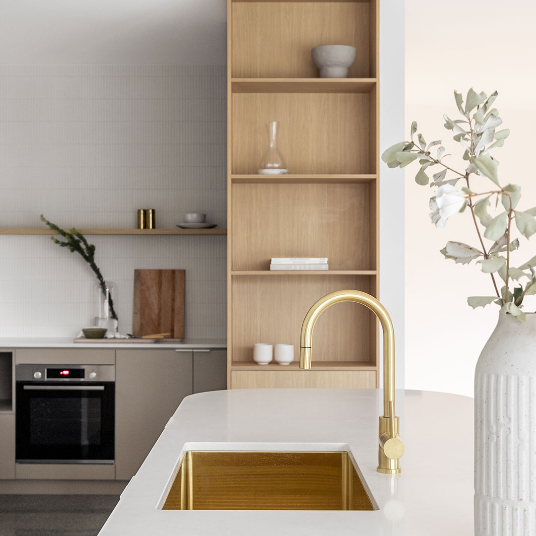 エリシアン・台付1穴 キッチン用混合水栓　ハンドシャワータイプ 真鍮