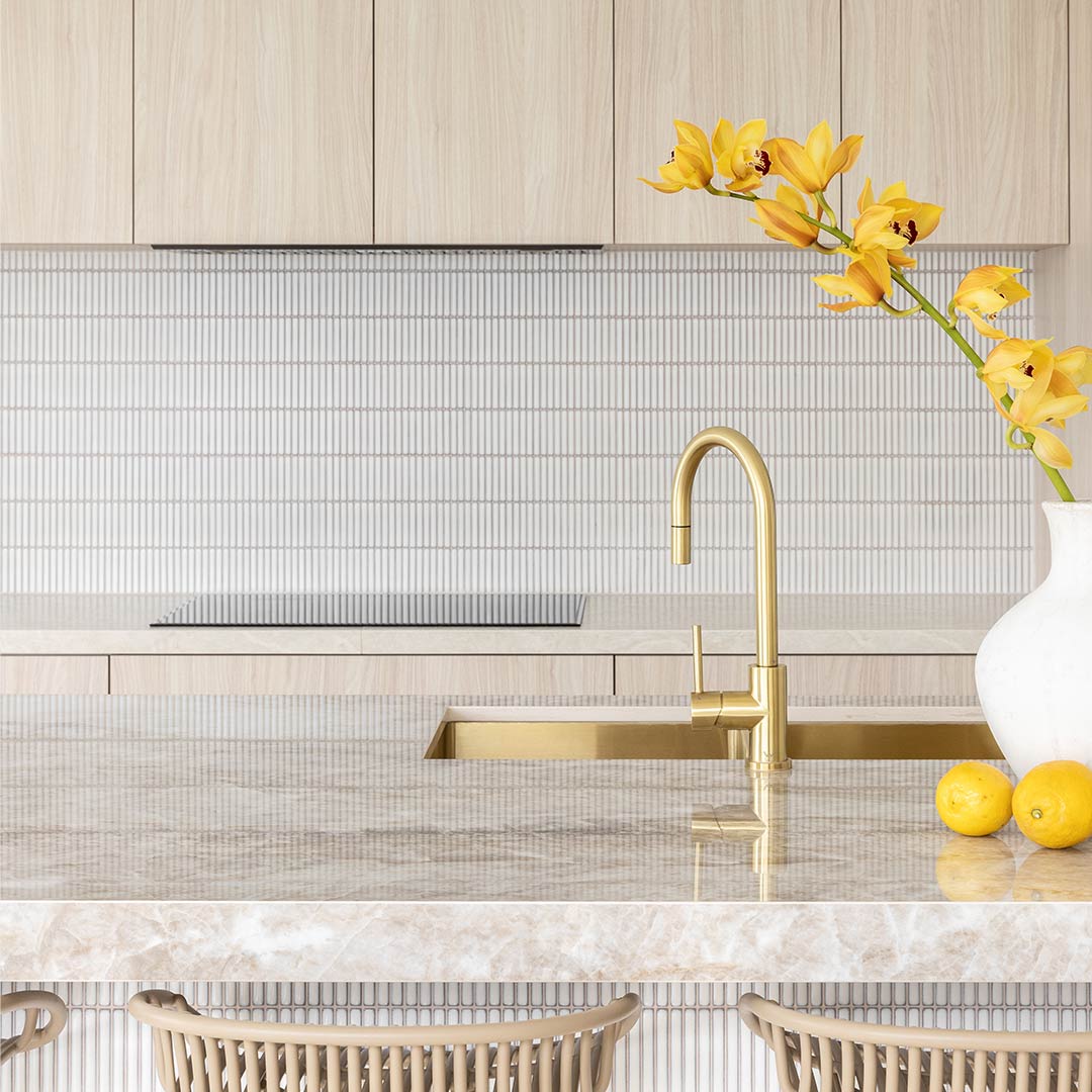 エリシアン・台付1穴 キッチン用混合水栓　ハンドシャワータイプ 真鍮