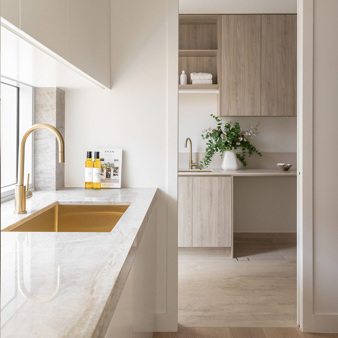 エリシアン・台付1穴 キッチン用混合水栓　ハンドシャワータイプ 真鍮