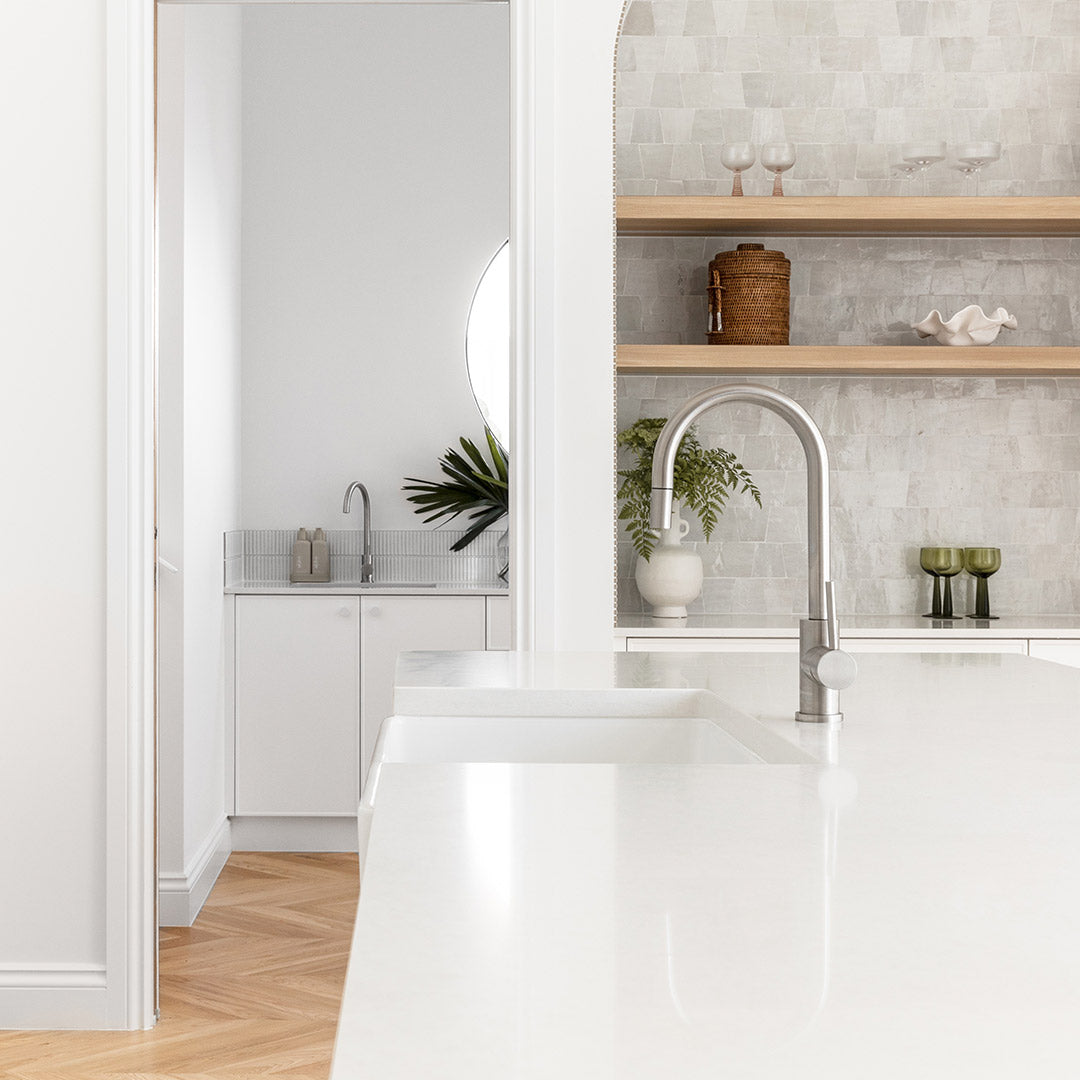 エリシアン・台付1穴 キッチン用混合水栓　ハンドシャワータイプ ステンレススチール