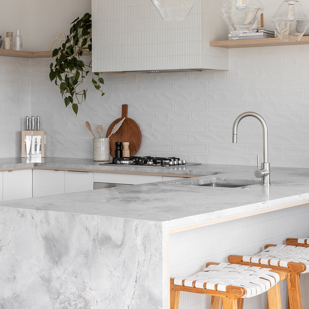 エリシアン・台付1穴 キッチン用混合水栓　ハンドシャワータイプ ステンレススチール