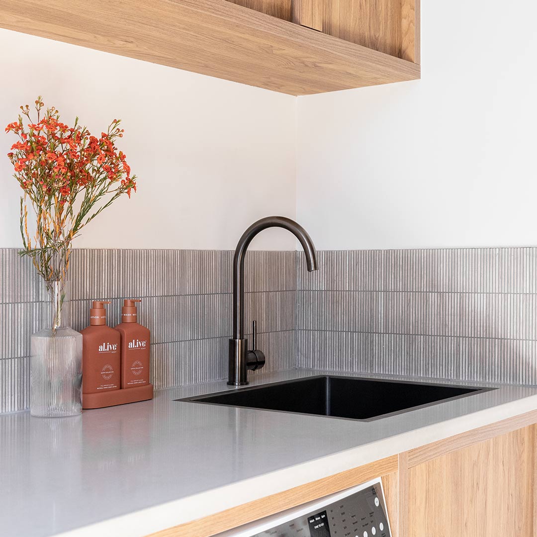 エリシアン・台付1穴 キッチン用混合水栓 ガンメタル